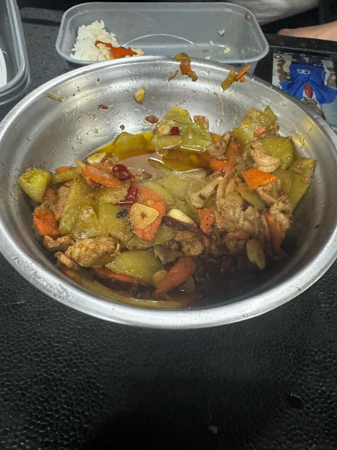 简单好吃下饭的莴笋炒肉来啦！