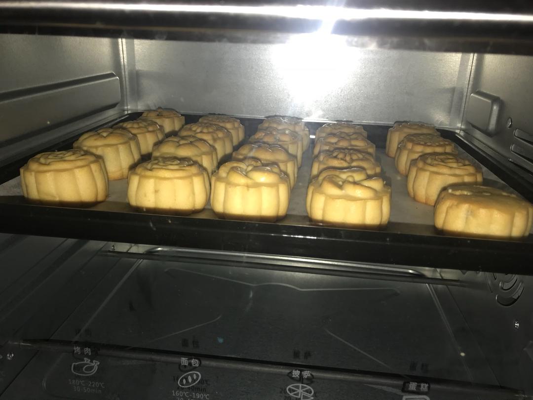 广式月饼——蛋黄莲蓉月饼