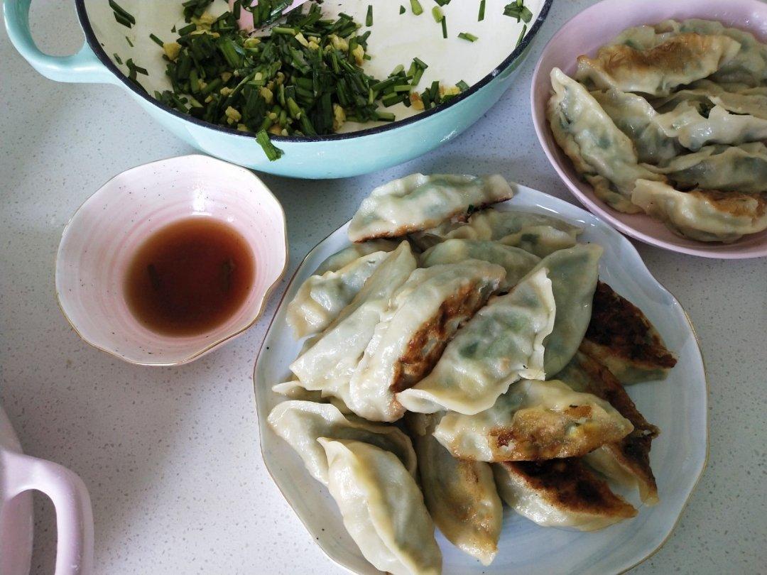 三鲜锅贴 Fried Dumplings