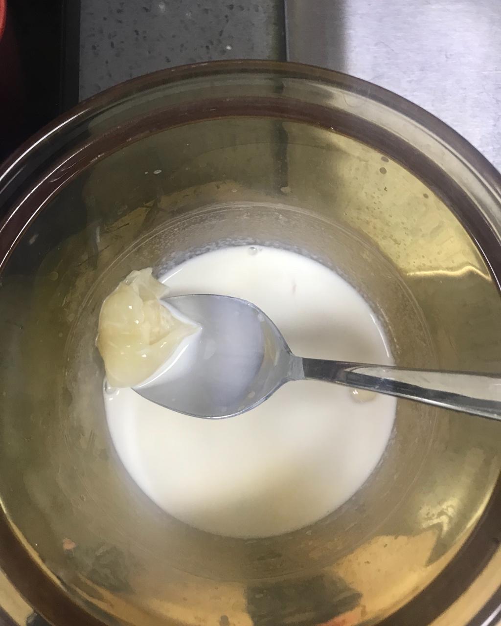 鲜奶炖花胶