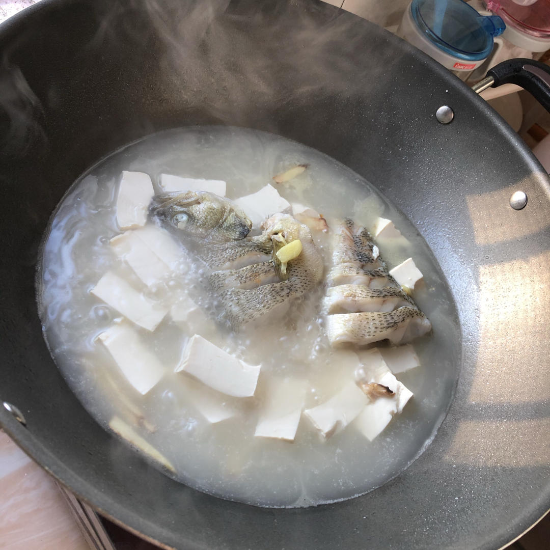 奶白鲈鱼汤