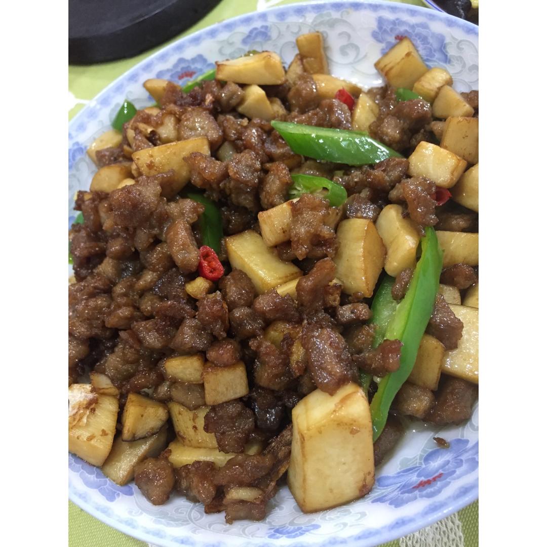 家常菜~杏鲍菇烧牛肉粒