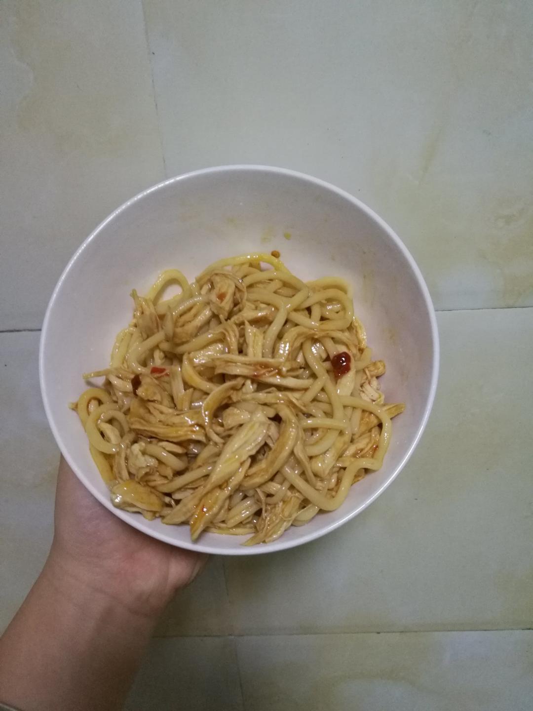 【椒麻鸡丝凉面】