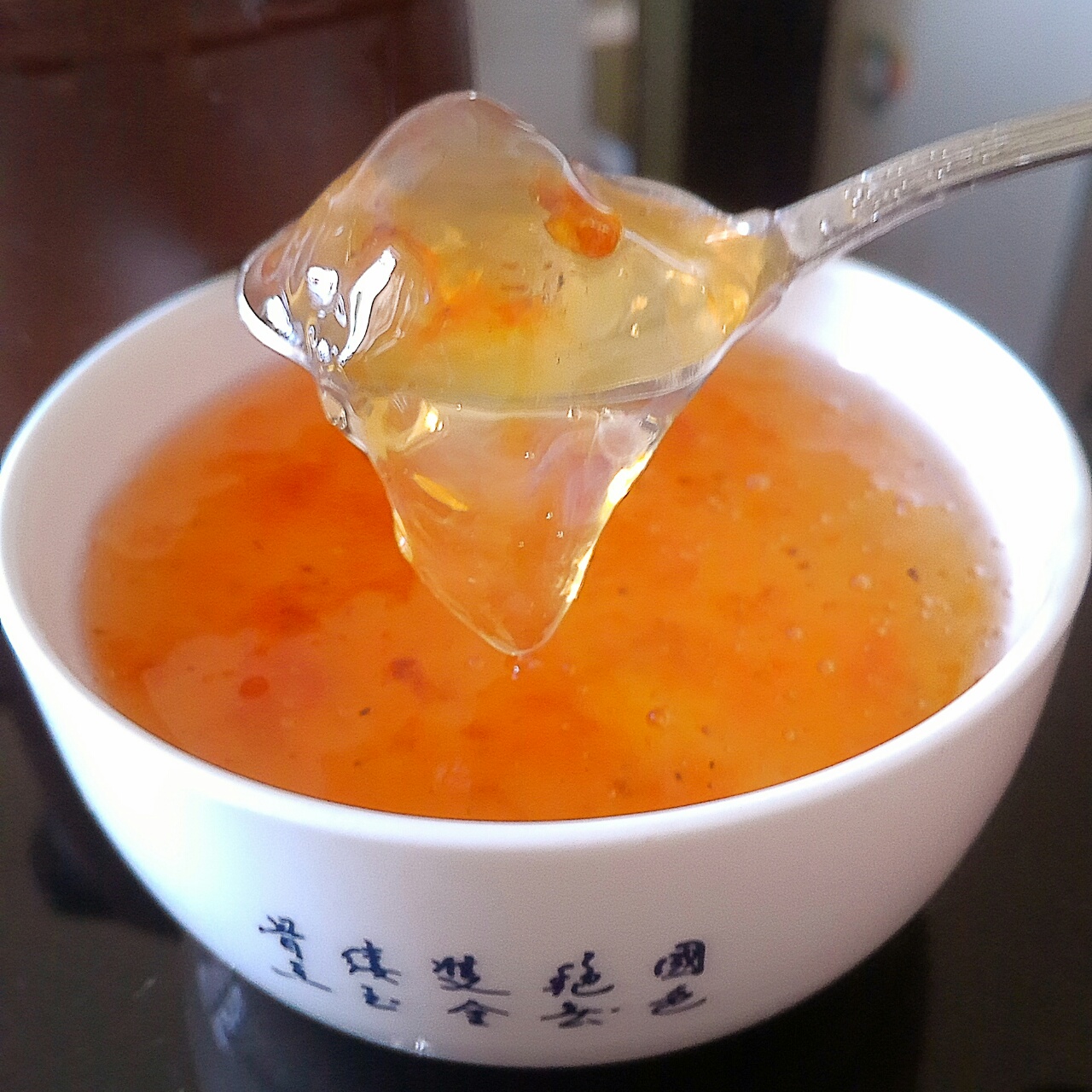 桃胶皂角米炖银耳