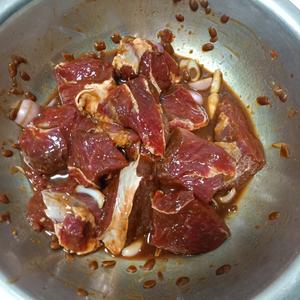 家常自制酱牛肉的做法 步骤2