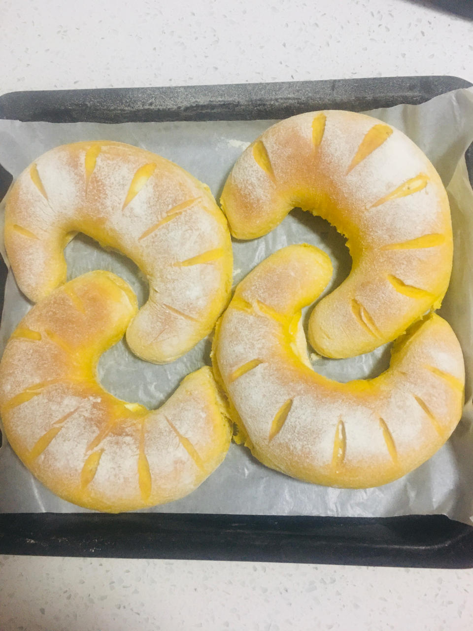 好吃到疯的南瓜奶酪软欧包