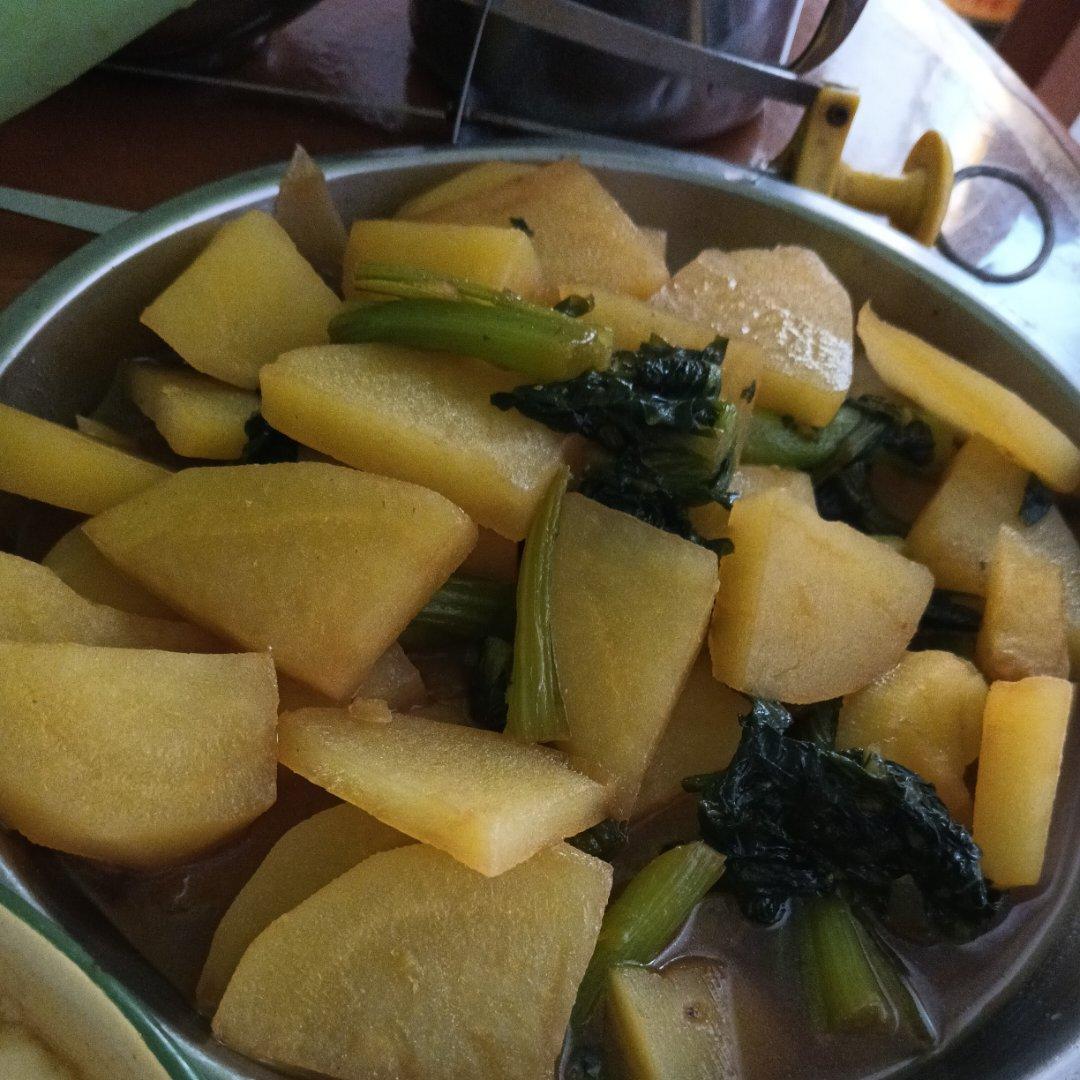 土豆条炒小青菜