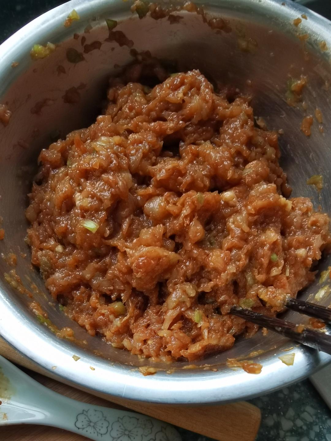 好吃不胖！一口酥脆还爆汁的鸡胸肉小馅饼
