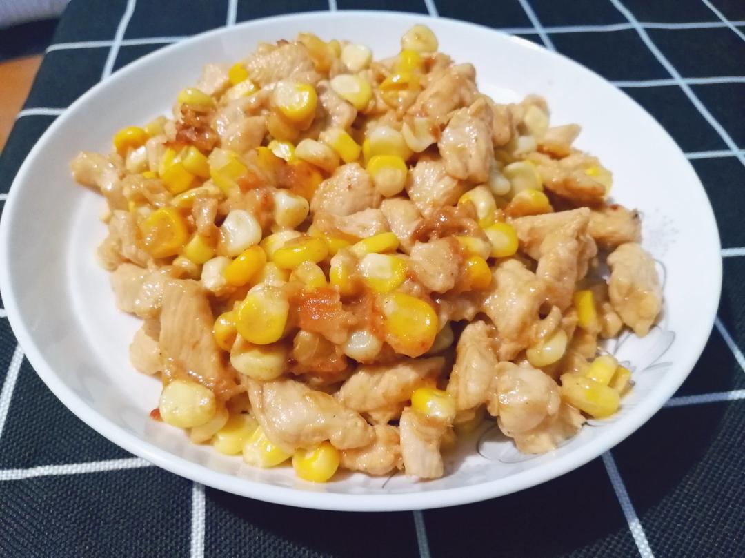 玉米粒萝卜炒鸡胸肉