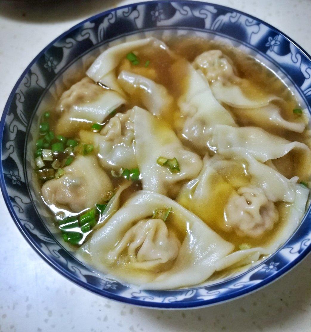 木子轩然做的鲜虾馄饨汤&红油抄手&生煎金鱼馄饨