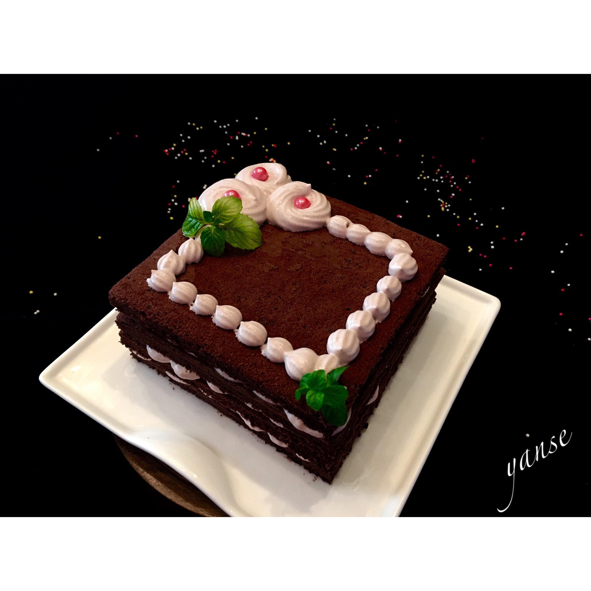 颜色ii做的可可方形装饰蛋糕