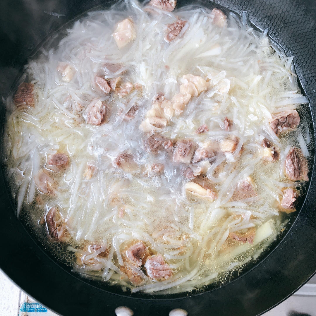 低脂肪高营养的牛肉萝卜汤