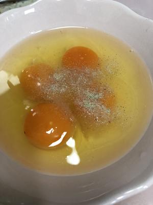 韭菜苔炒鸡蛋的做法 步骤3