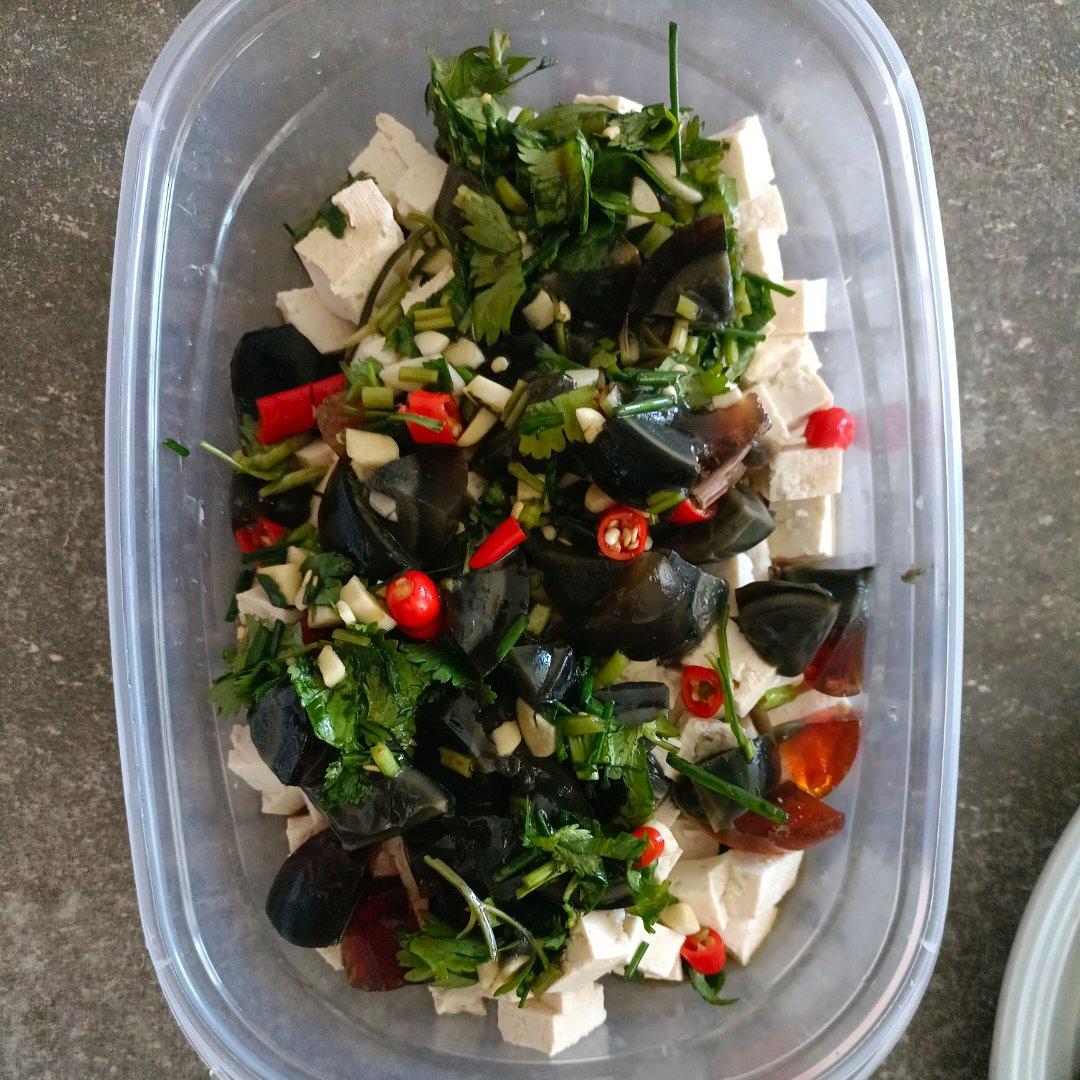 凉拌皮蛋豆腐