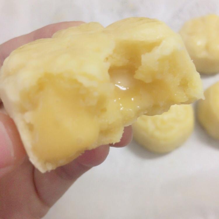 超详细图解版--流心奶黄月饼