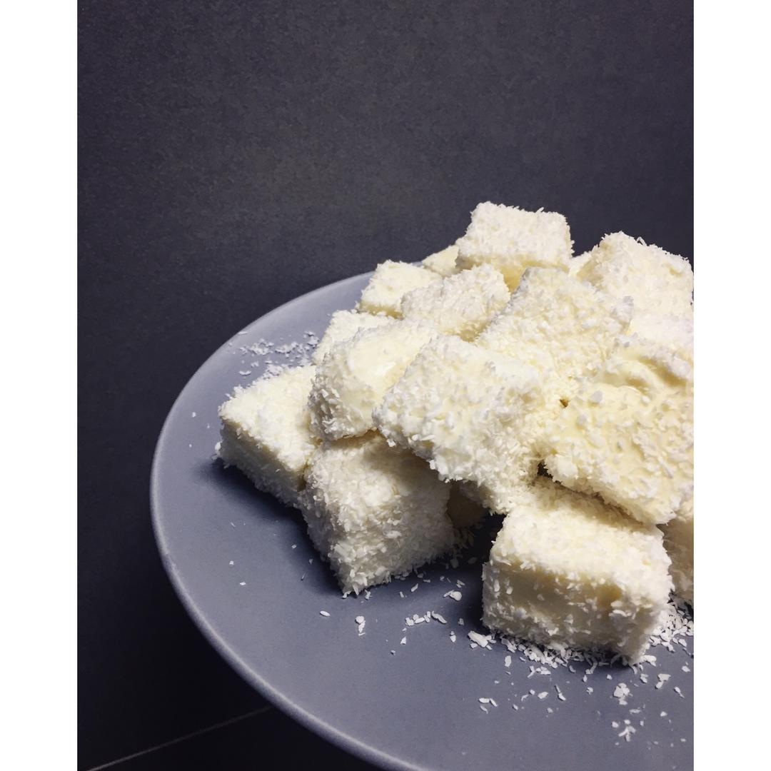 完胜85度C牛奶椰丝小方