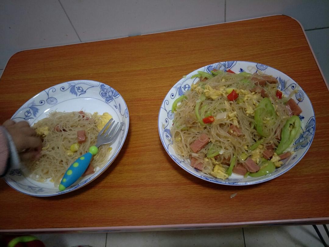 鸡蛋火腿炒米粉的做法 步骤13