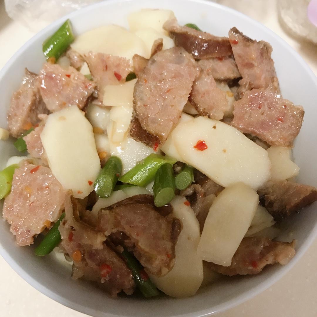 彩椒山药炒香肠