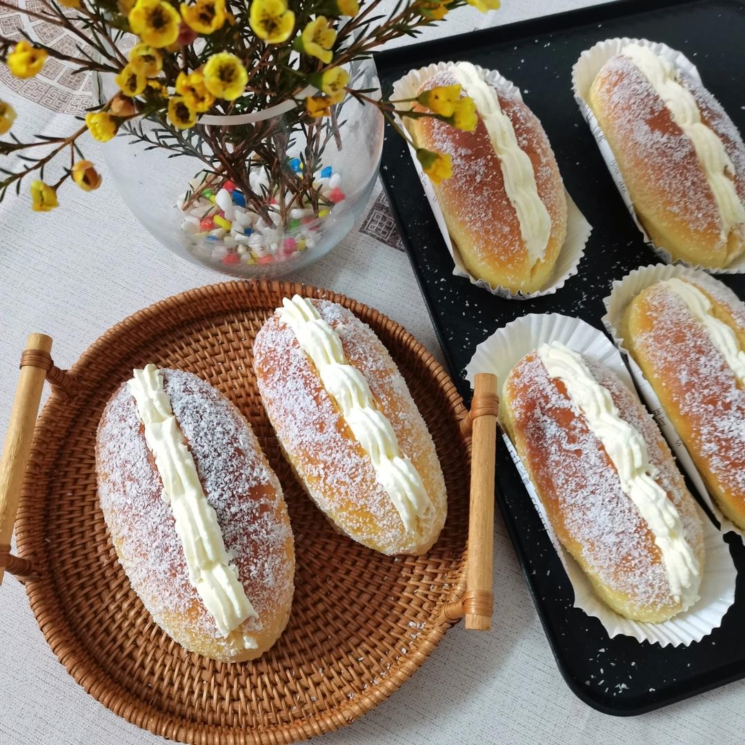 儿时去面包房必买的［椰丝奶油包］