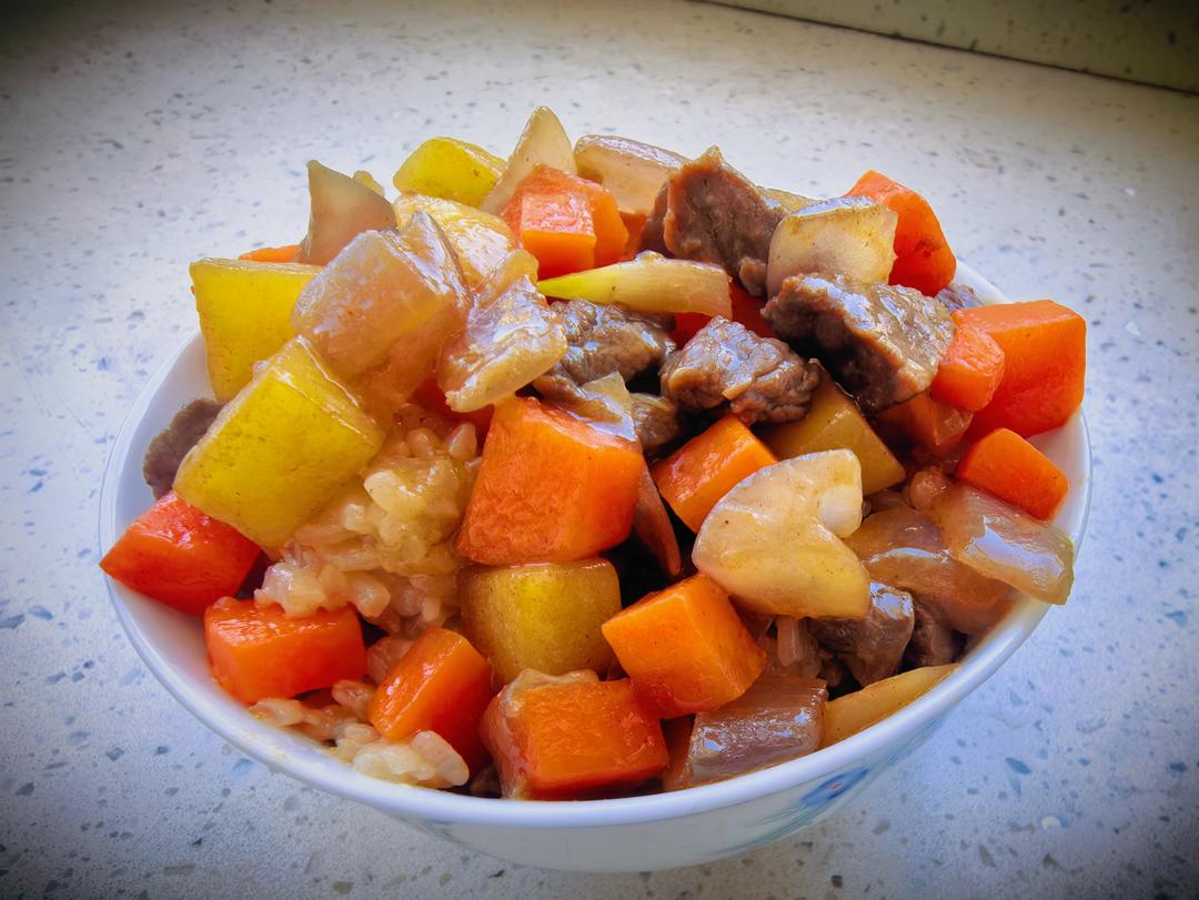 吃光光牛肉土豆焖饭