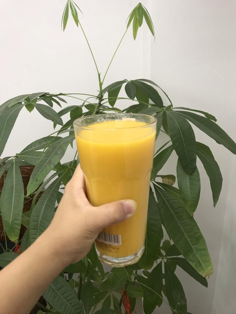 鲜榨芒果汁