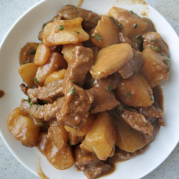 胡萝卜土豆烧牛腩