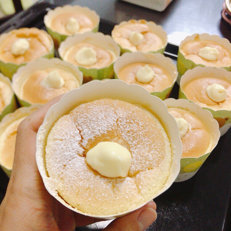 北海道戚风蛋糕，卡士达香草酱的做法