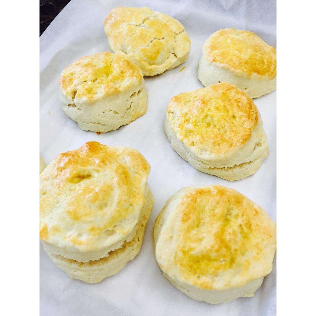 【视频】3分钟 奶油司康Scone(可能是世界上最快手的司康) 消耗淡奶油～