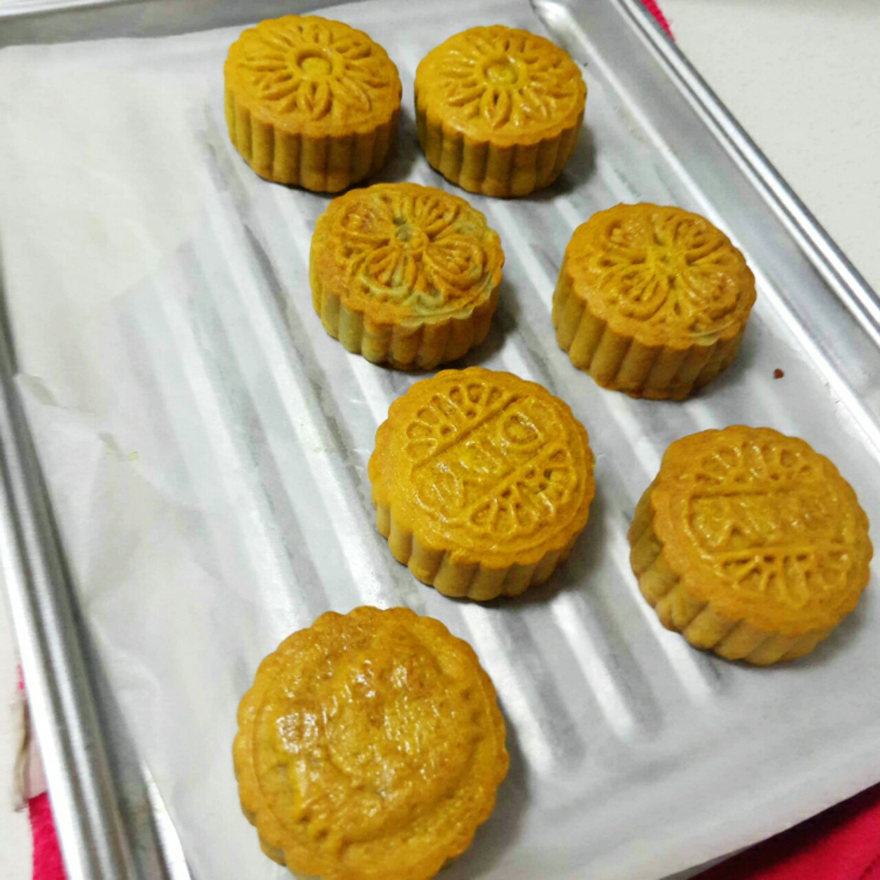 广式蛋黄莲蓉月饼