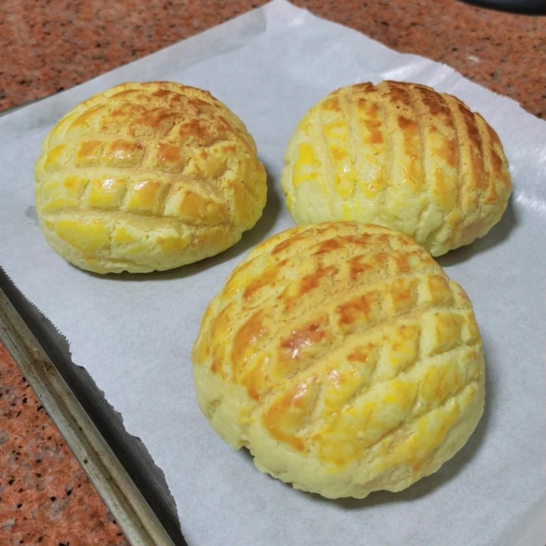 好吃到炸裂的港式菠萝包（附带制作酥皮的小视频）