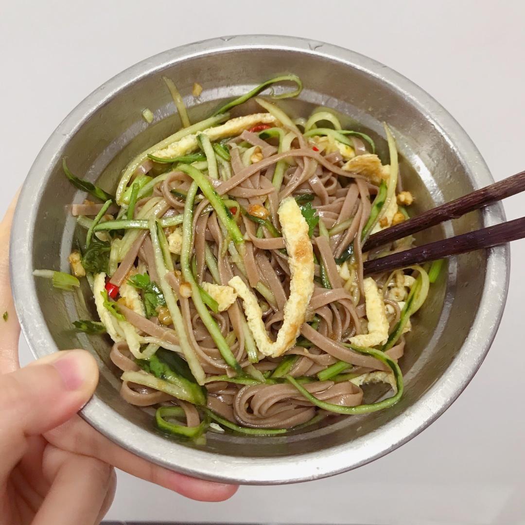 快手减脂餐❗️爆好吃的凉拌鸡丝荞麦面