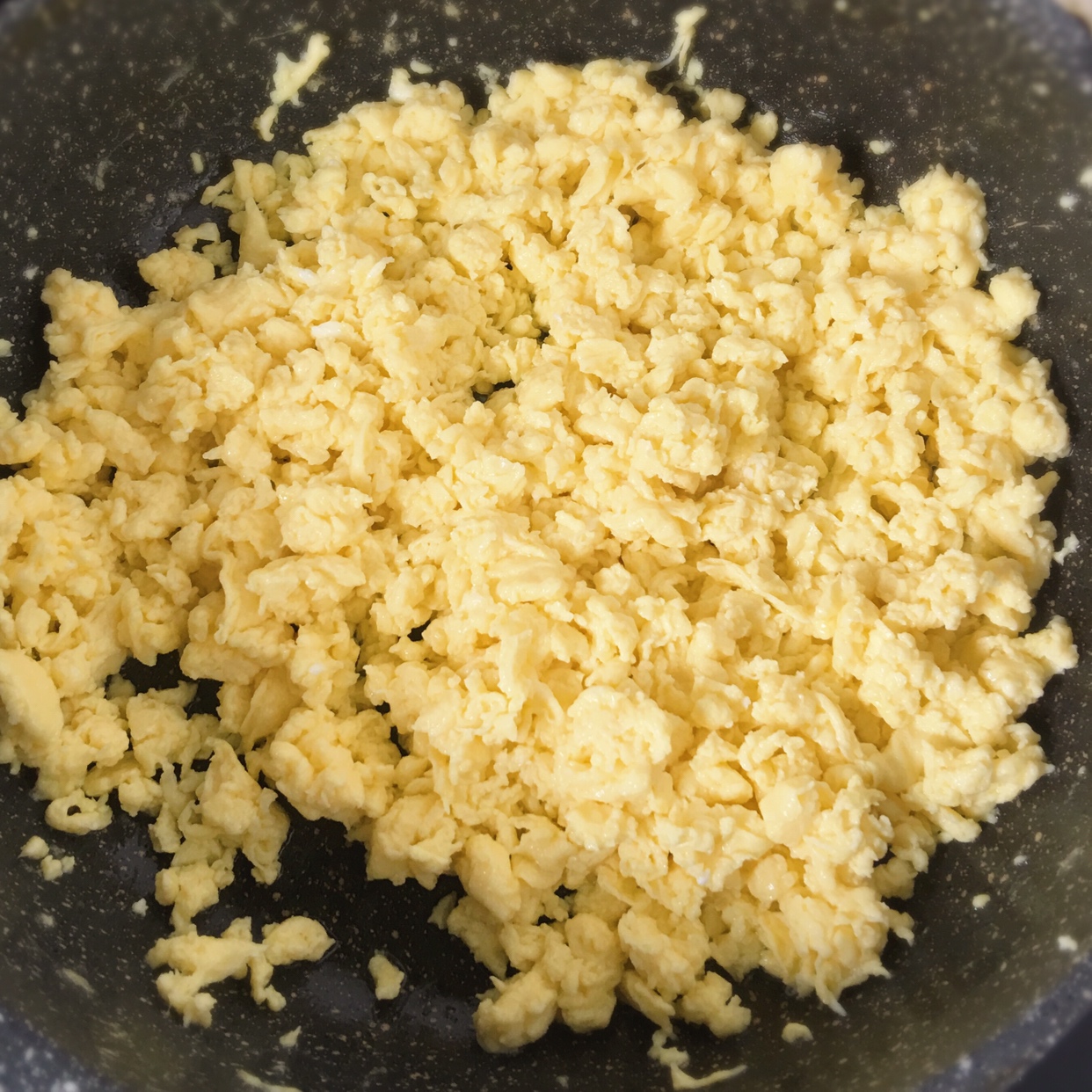 茴香鸡蛋全麦素包子的做法 步骤1