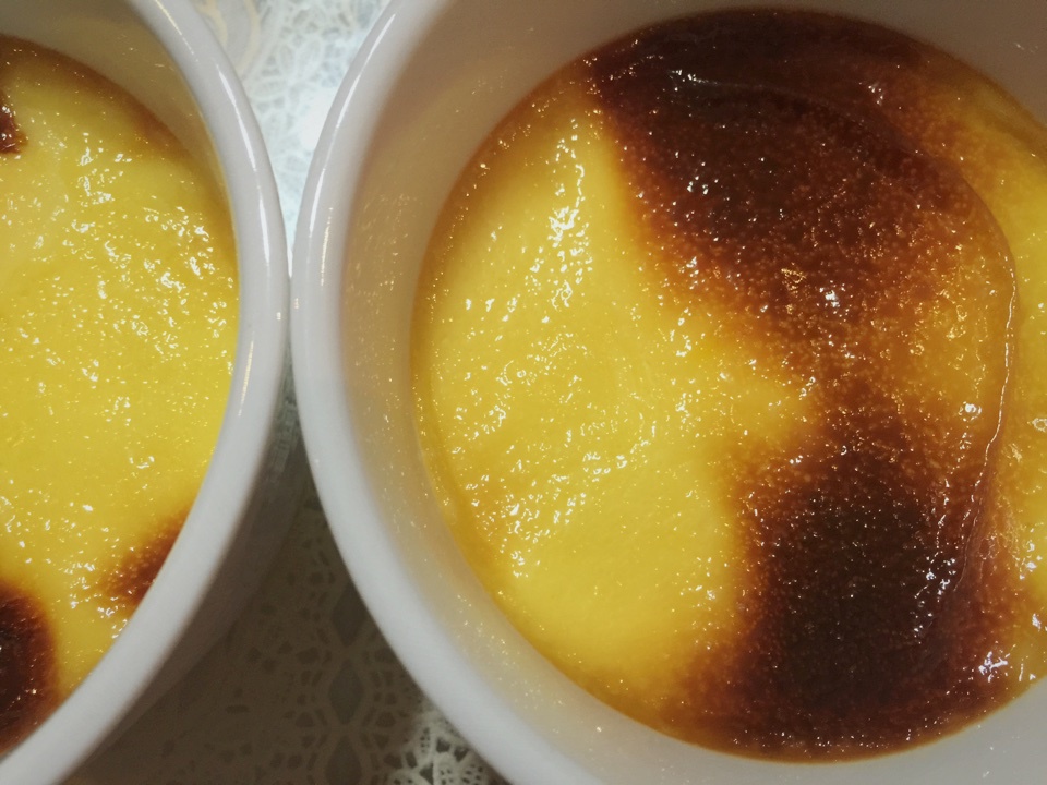 Crèmebrulée。法式烤布雷。焦糖布丁。