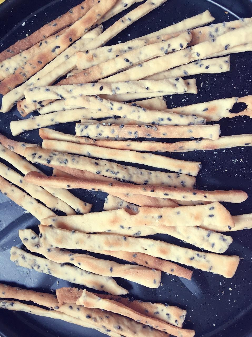 断筋面团 华丽变身 香脆棒 （拯救发酵过度，断筋面团方法）