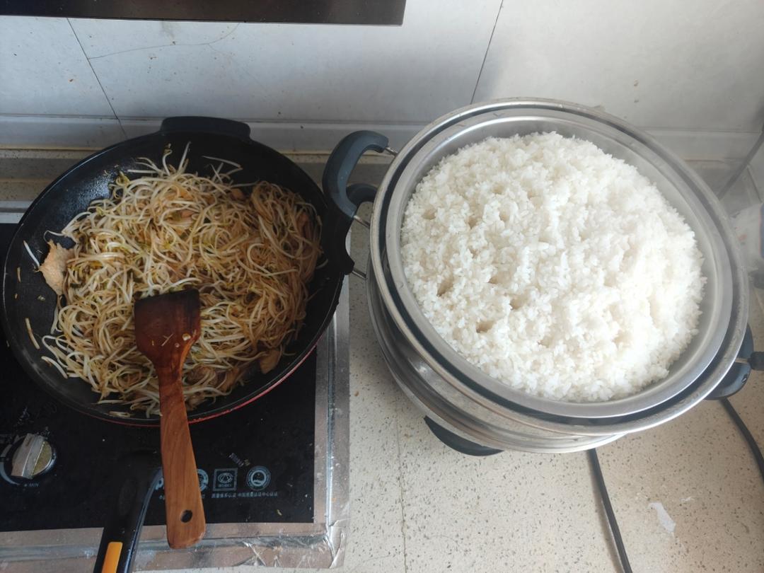 绿豆芽炒肉