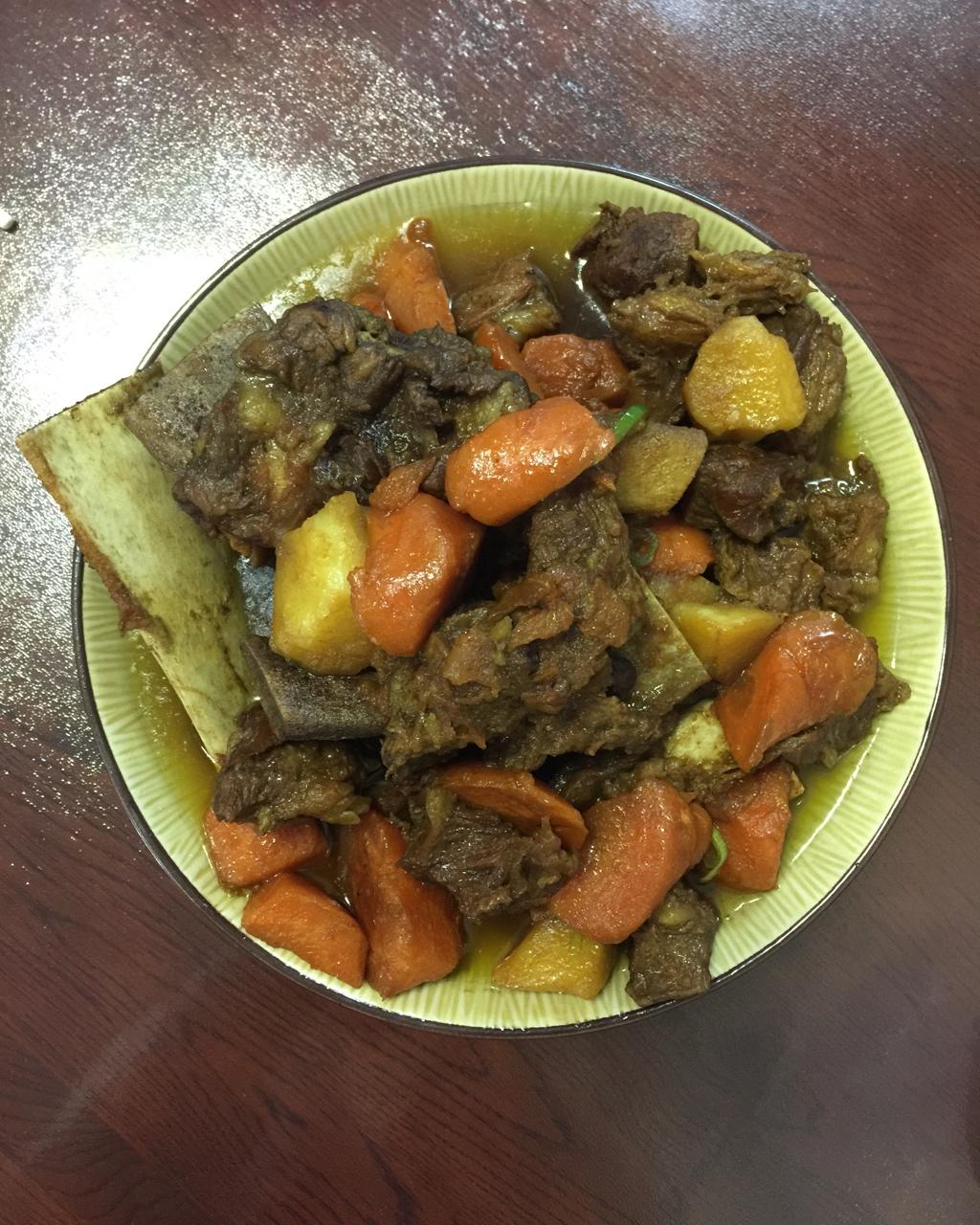 胡萝卜炖牛排骨