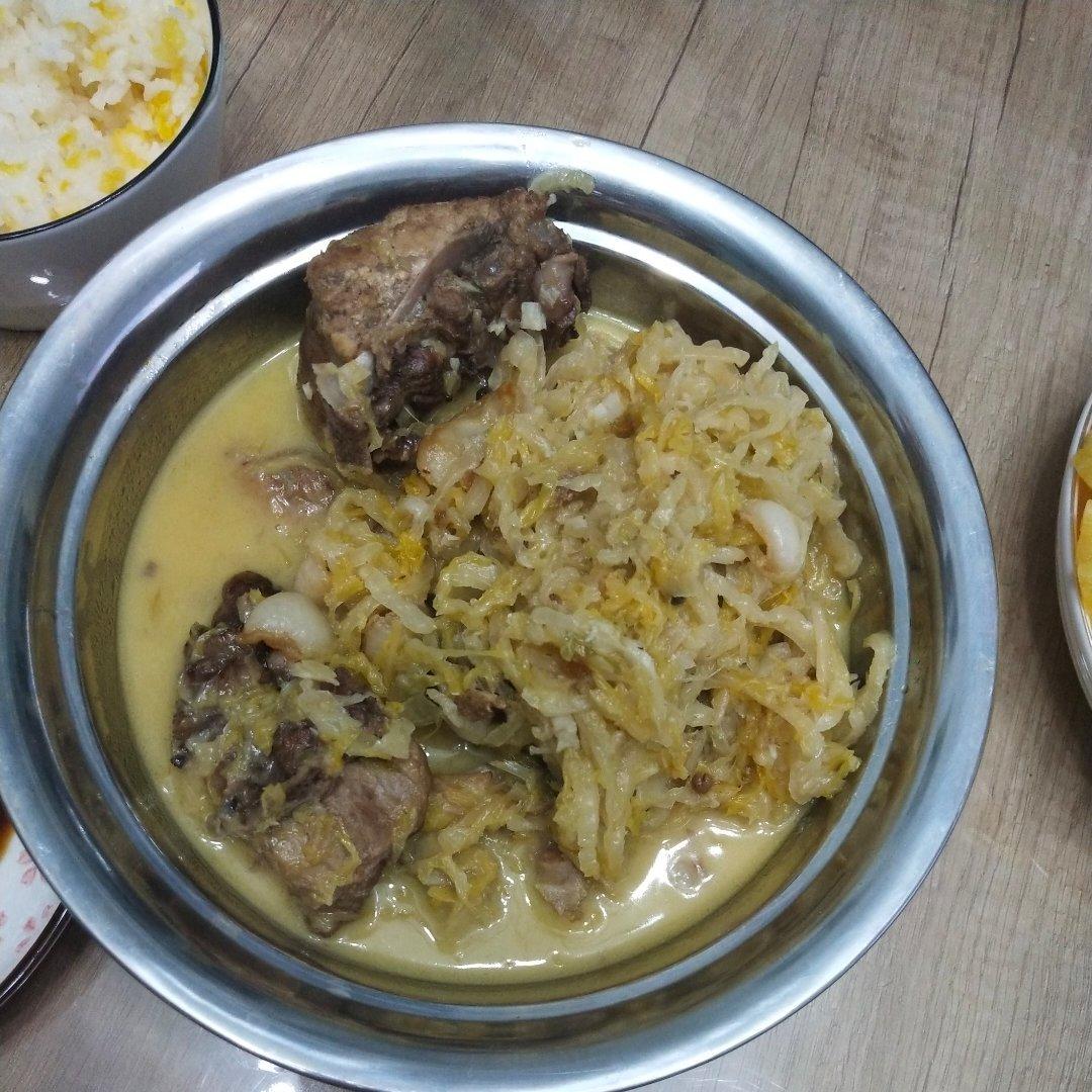 东北酸菜炖排骨