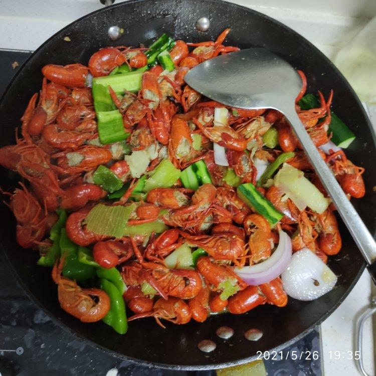 干净简单超香版十三香小龙虾（教你这么挑小龙虾，怎么彻底清洗）