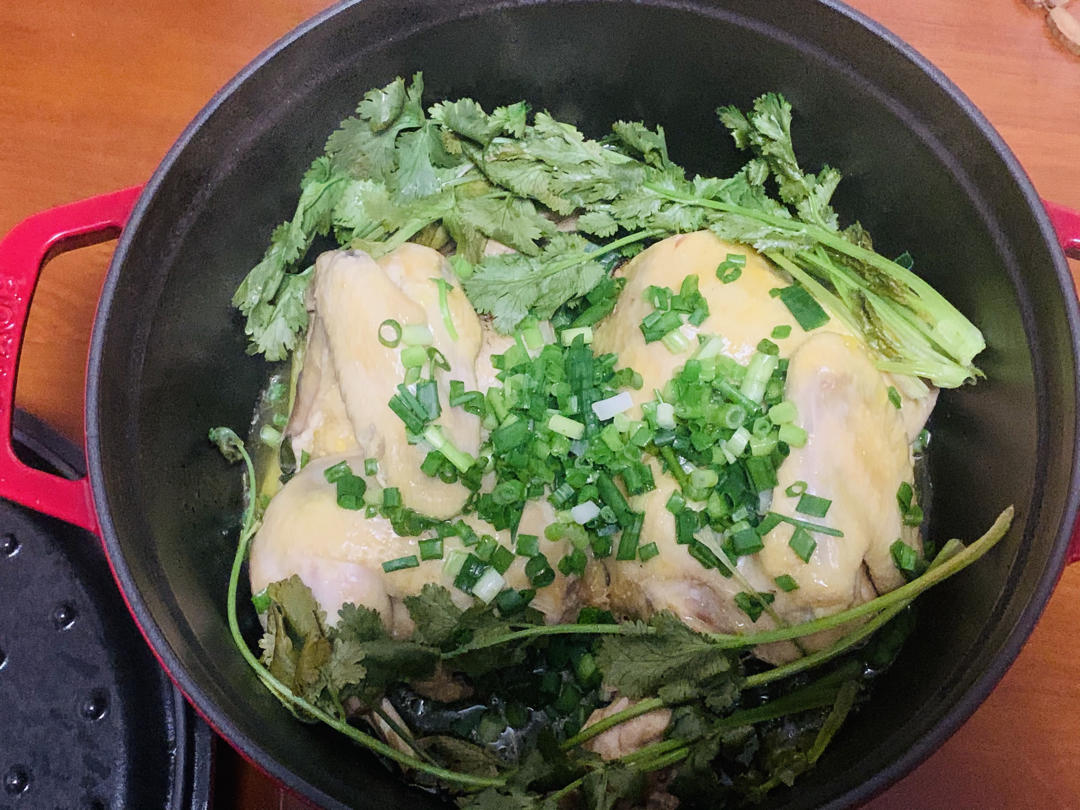 无水葱油童子鸡一一转自微博菜谱（Le Creuset铸铁炖锅）