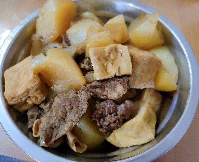 美味牛腩煲的做法