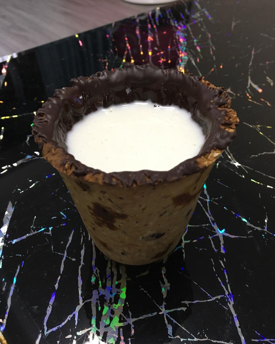 【视频食谱】巧克力燕麦曲奇杯