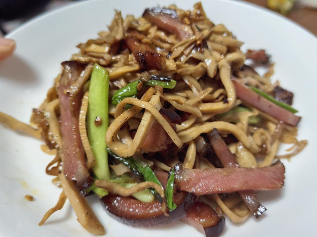湘菜腊肉炒笋丝
