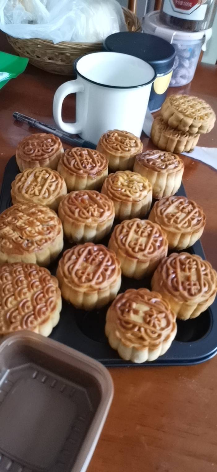 广式月饼—蛋黄莲蓉月饼