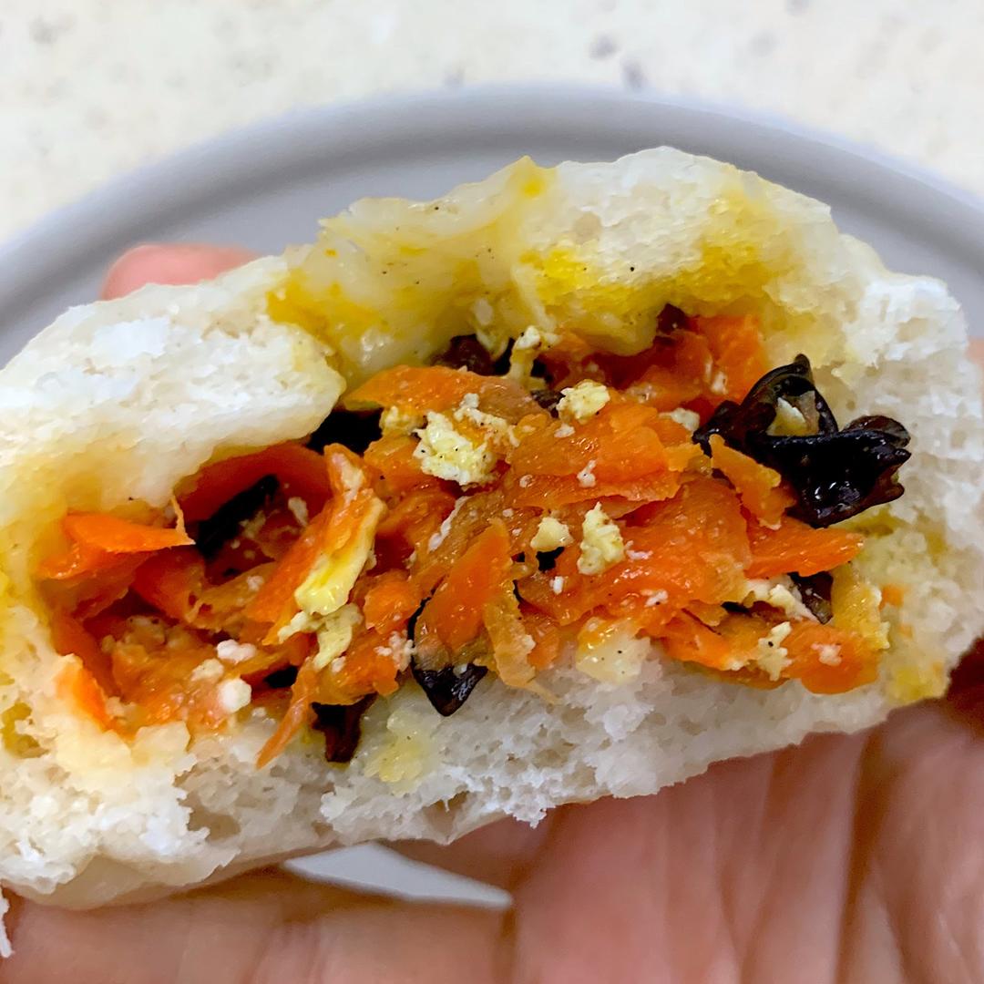 胡萝卜木耳鸡蛋素包子