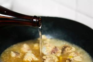 【台式麻油鸡】冬日养生暖汤的做法 步骤7