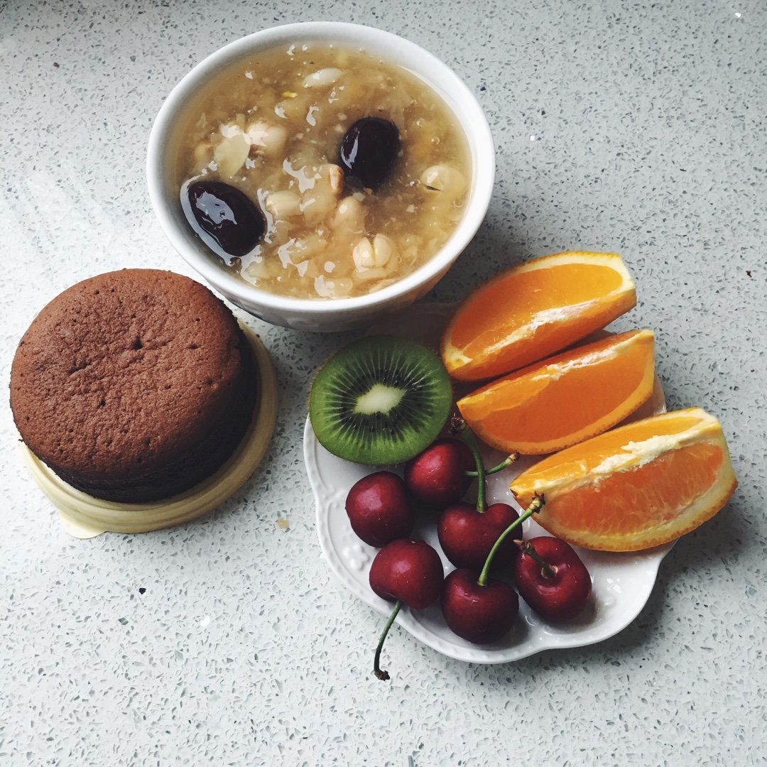 不急不躁吃早餐