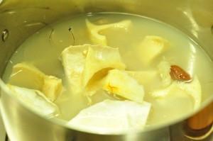 海底椰榴莲薏米汤的做法 步骤2