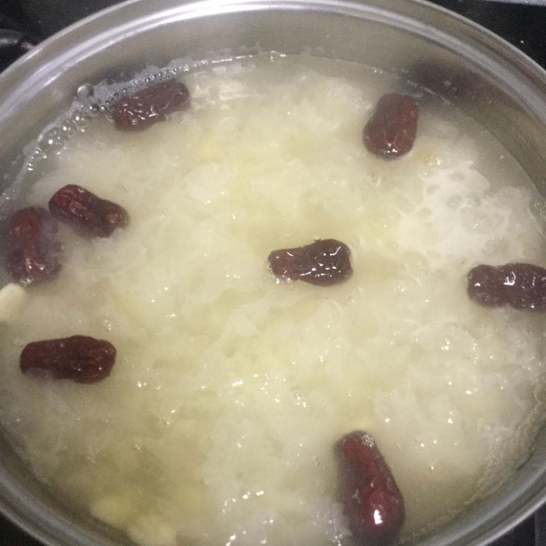 红枣银耳莲子羹