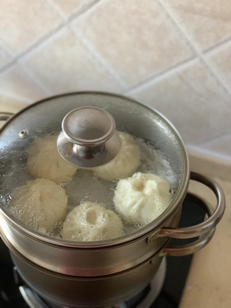 松软多汁的肉包子