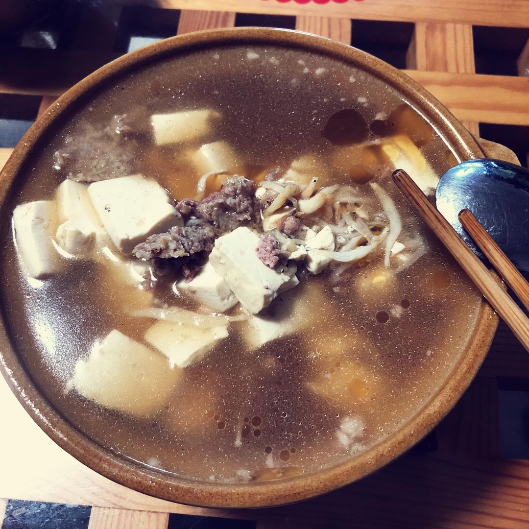 金针菇豆腐肉片汤